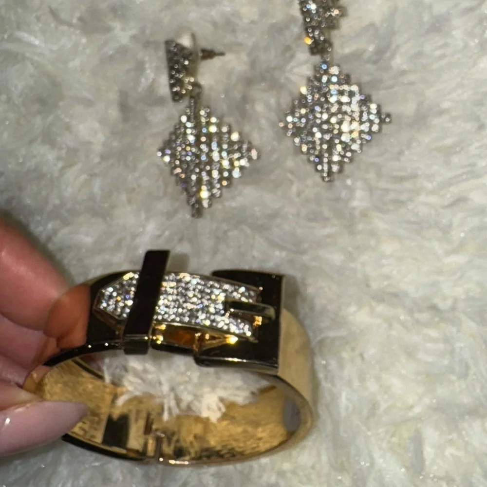 NWOT Earring and bracelet set